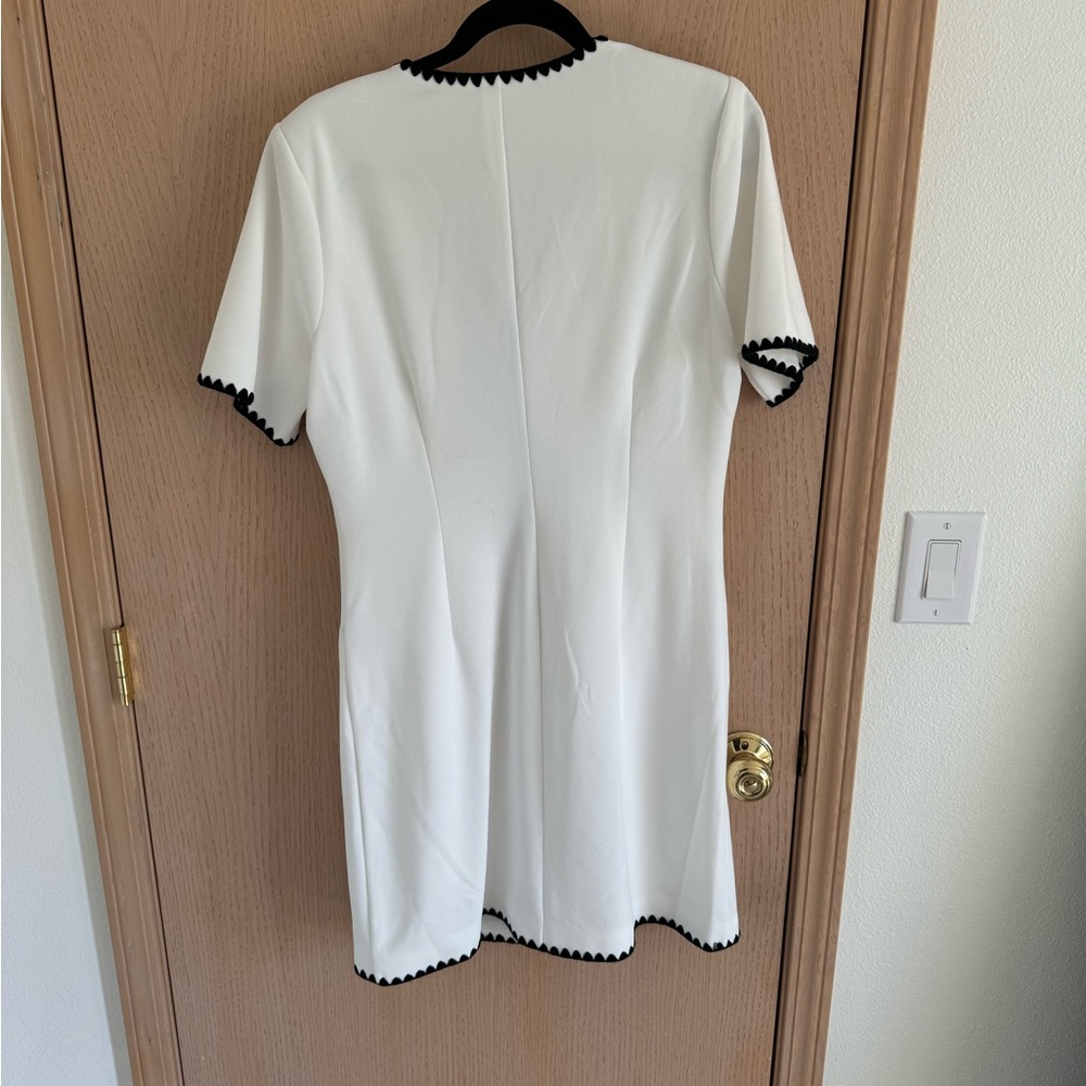 *LIKE NEW Alexia Admor Jaiya Contrast Trim Mini Dress - Picture 5 of 9